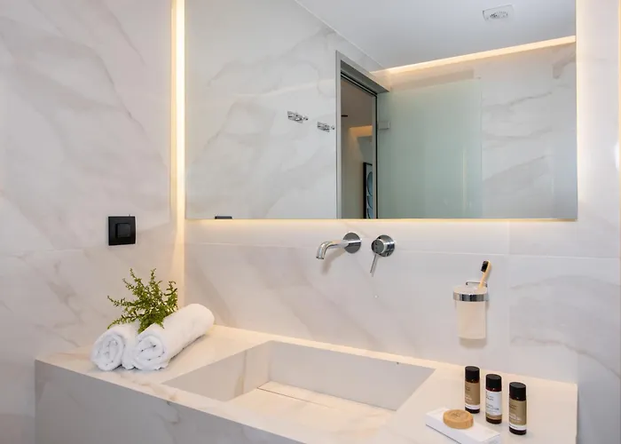 Edgewater Aparthotel