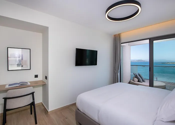 Edgewater Aparthotel 4*