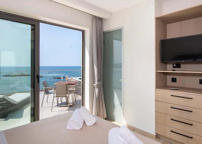 Edgewater Aparthotel 4*