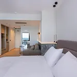 Edgewater 公寓式酒店