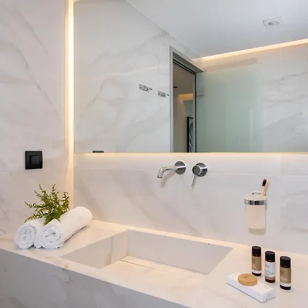 Edgewater Aparthotel