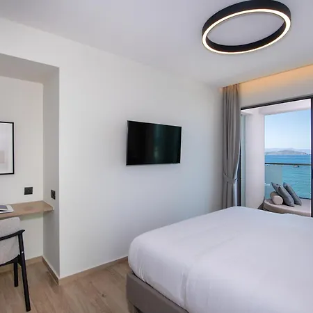 Edgewater Aparthotel 4*