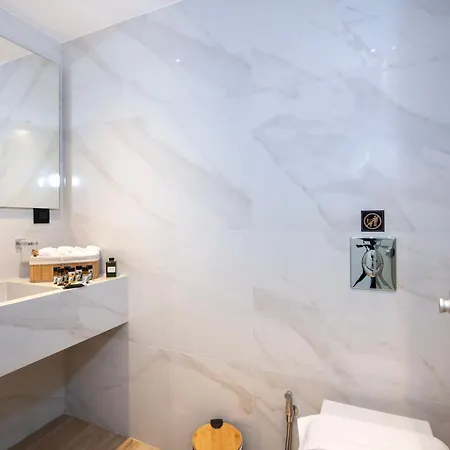 Aparthotel Edgewater 4*